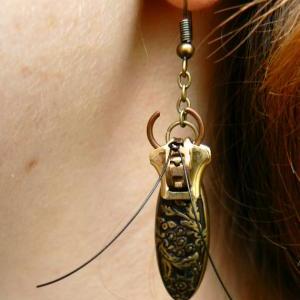 Steampunk Earrings - Zipper Earrings - Beetle..